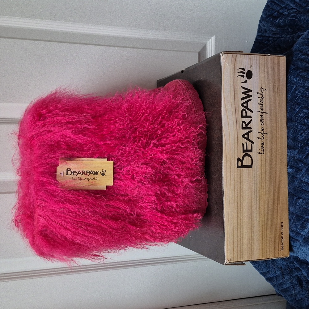 BearPaw Boetis II Electric Pink Curly Lamb Sheepskin Footbed Boots Size 8, NWT!